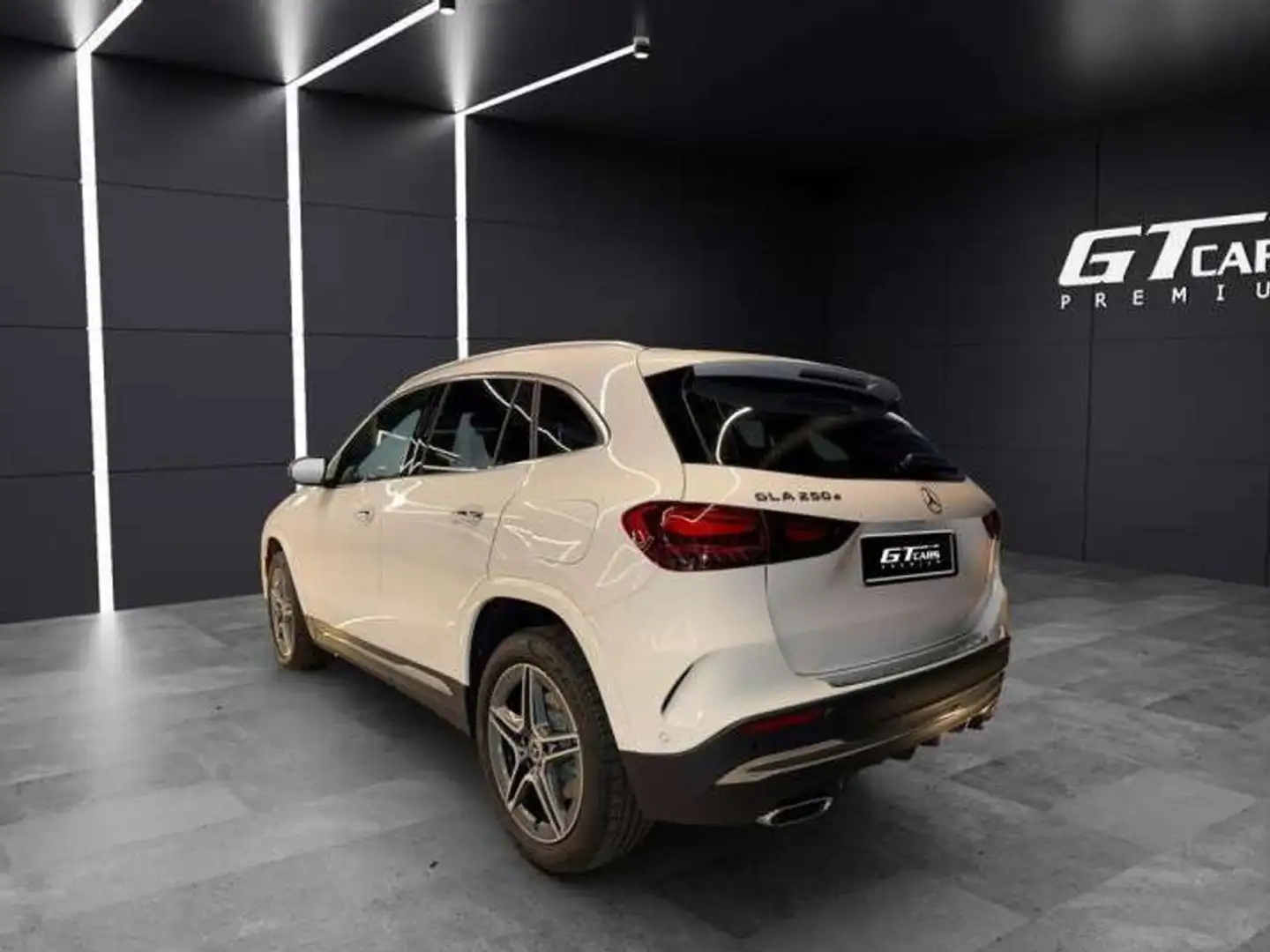 Mercedes-Benz GLA 45 AMG 250e Weiß - 2