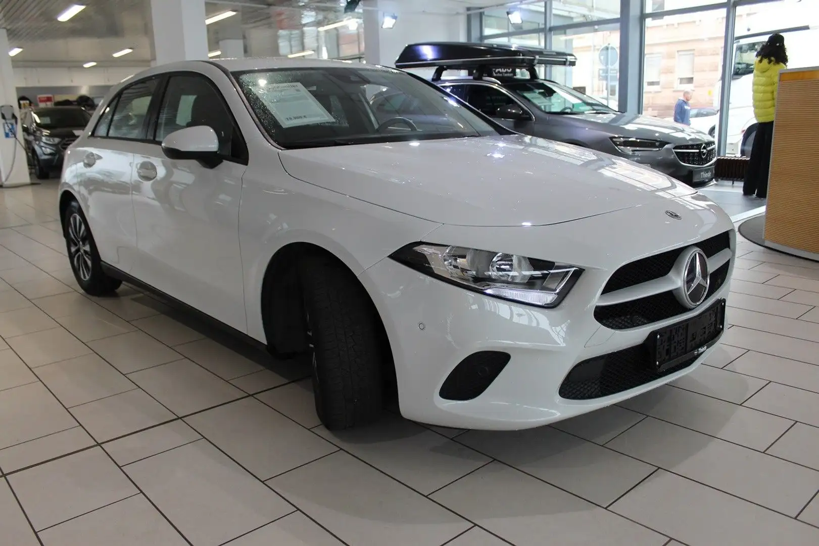 Mercedes-Benz A 180 BUSINESS NAVI/SHZ/PDC/R'KAMERA Білий - 2