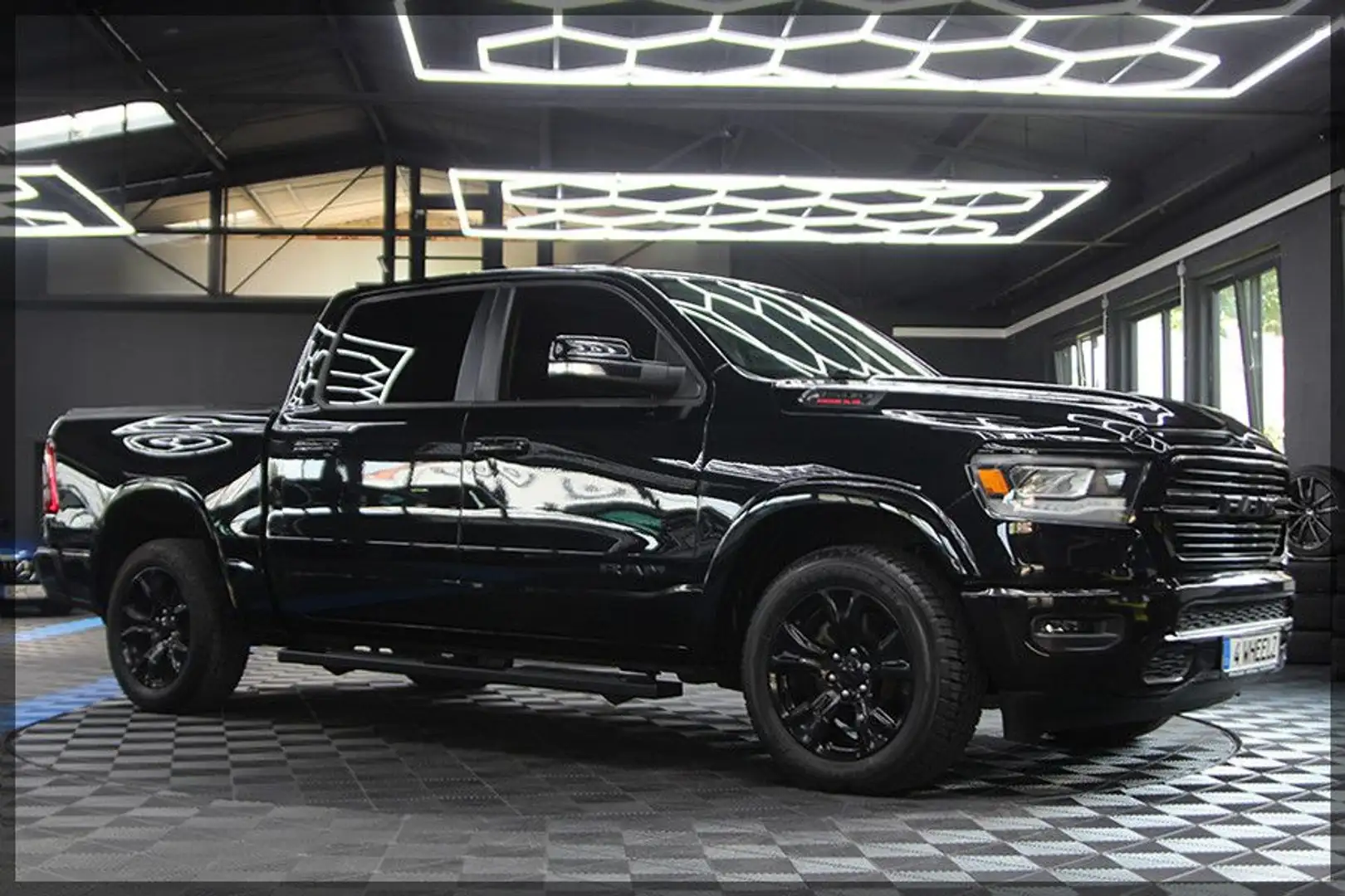 Dodge RAM 5.7 HEMI LARAMI CREW CAB LPG HYBRID Noir - 1