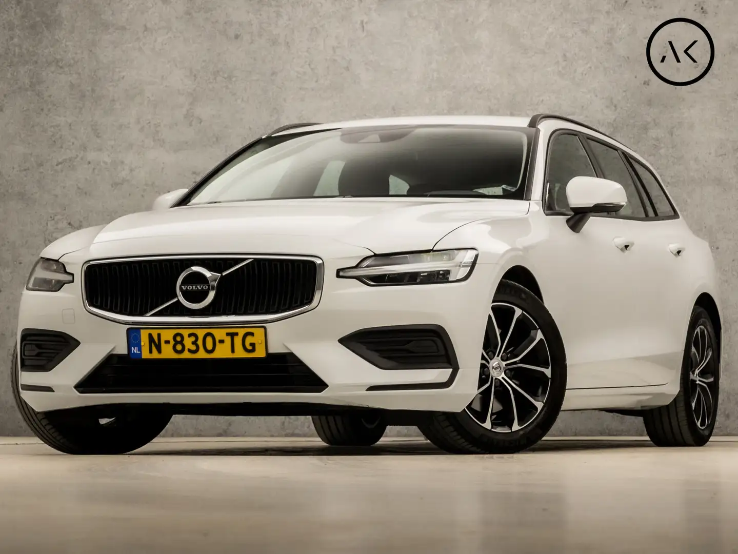 Volvo V60 2.0 B3 Momentum Advantage 177Pk Automaat (APPLE CA White - 1
