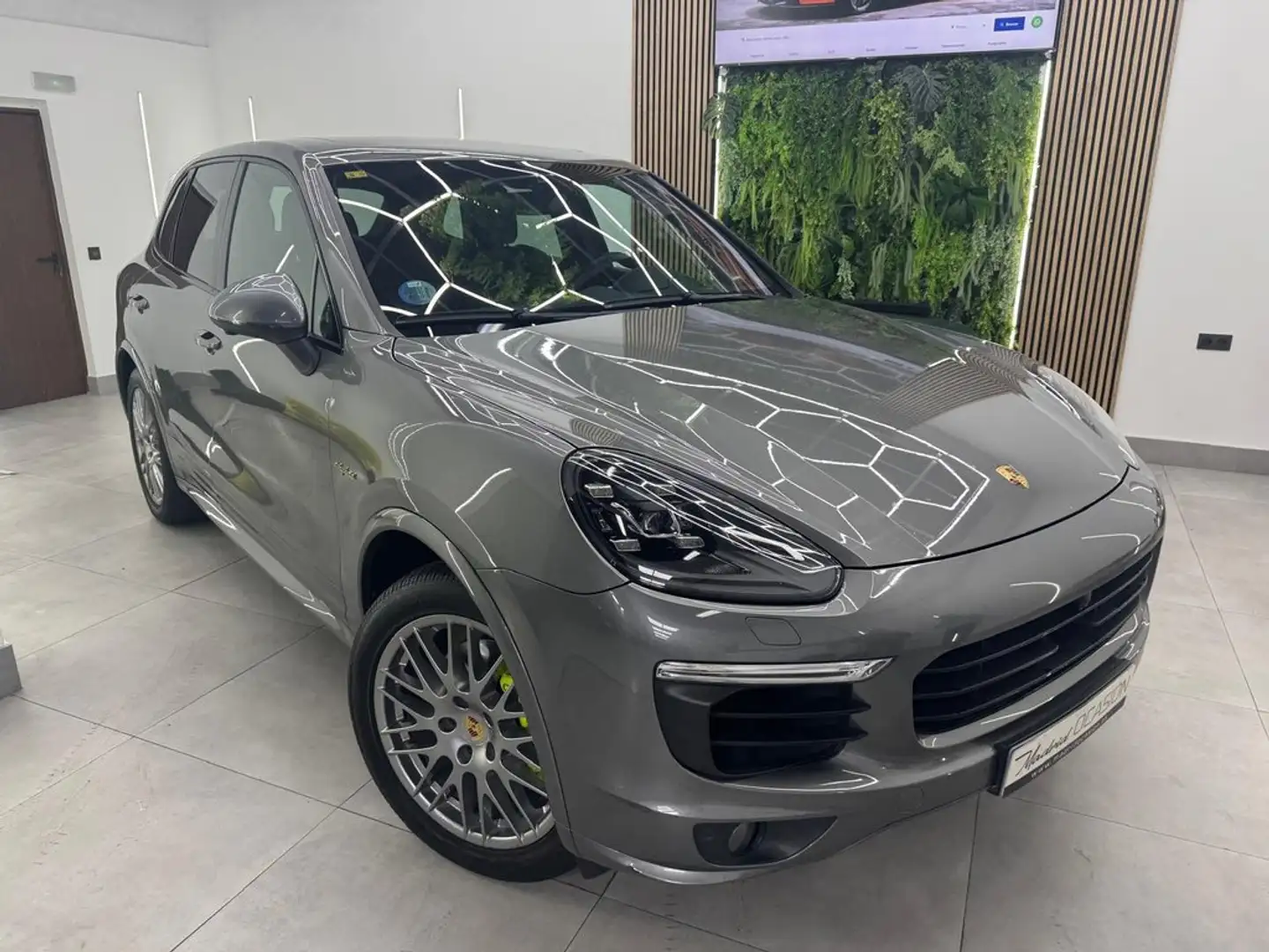Porsche Cayenne S E-hybrid Grau - 2
