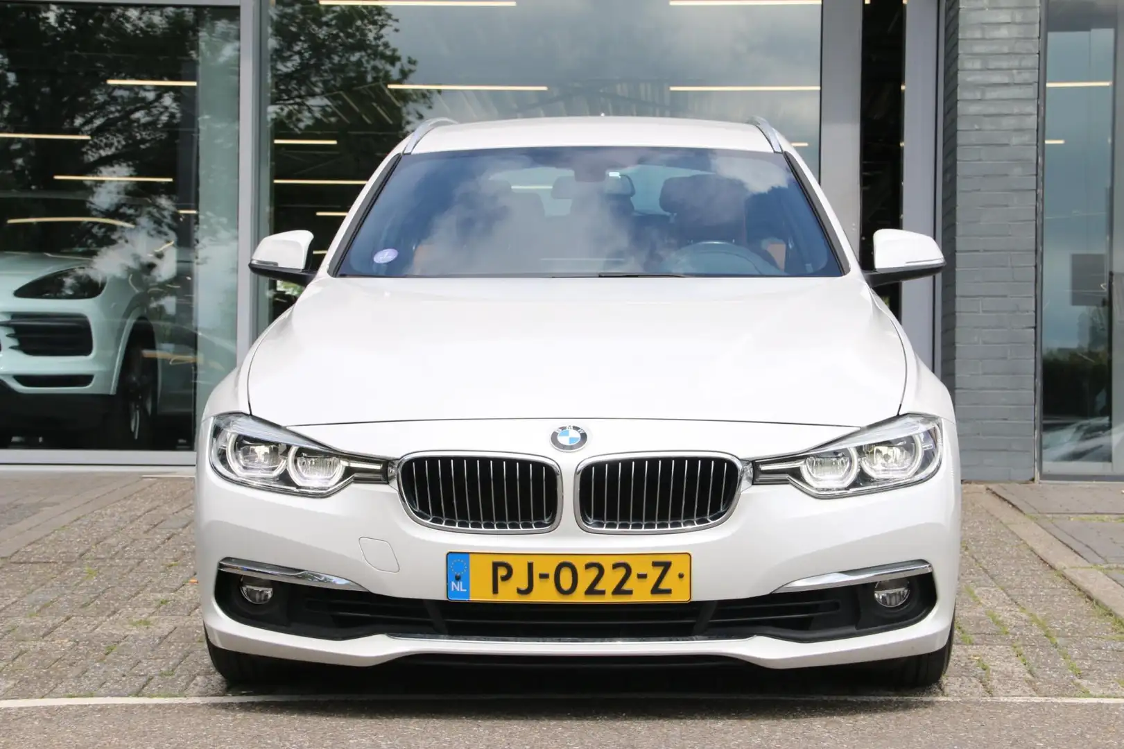 BMW 320 3-serie Touring 320i High Executive LUXURY-LINE NL Weiß - 2