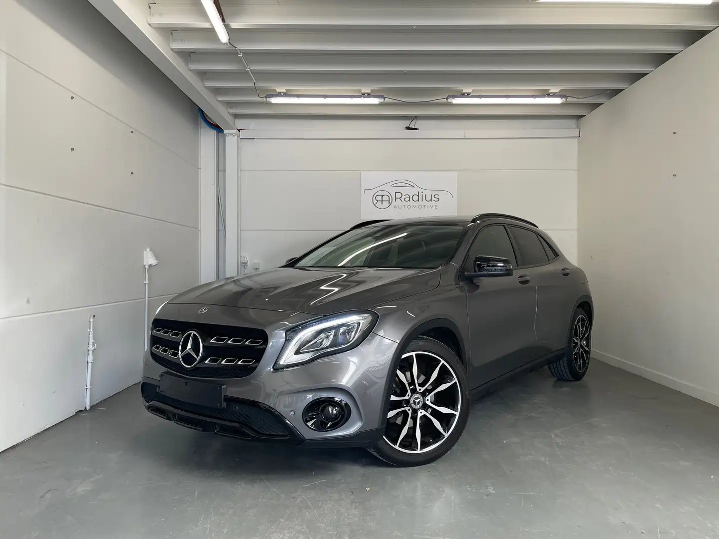Mercedes-Benz GLA 200 Business Solution (EU6.2) Grey - 1