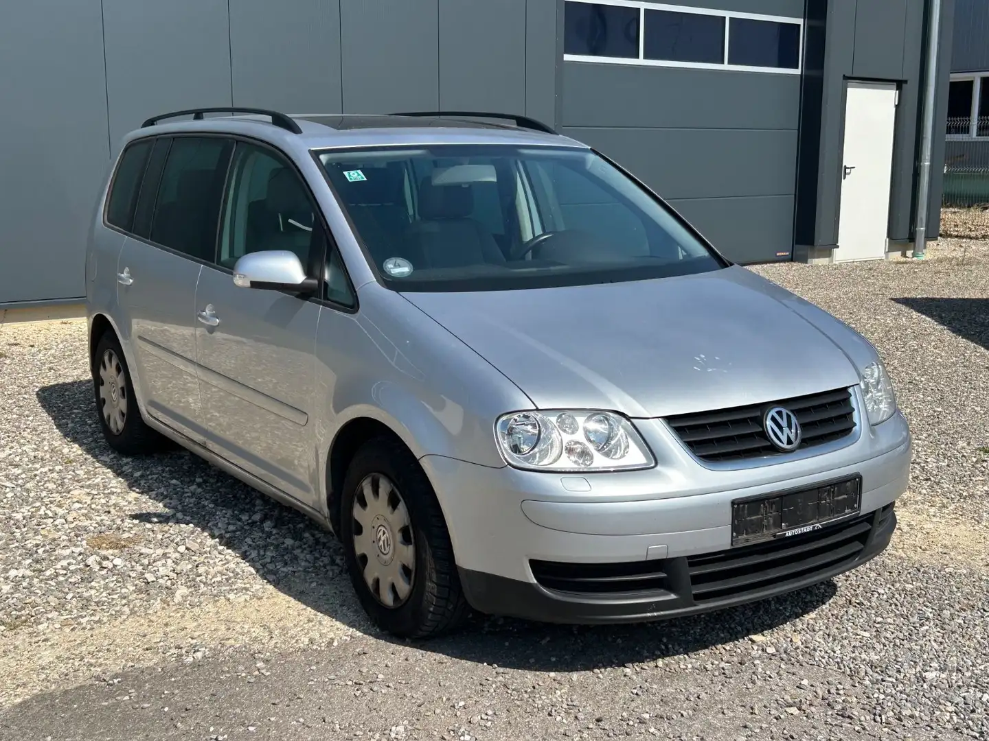 Volkswagen Touran Trendline 7SITZER TEMPOMAT SHZ PDC 8FACH Silber - 1