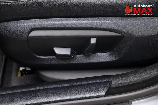 BMW 5 Series view 14