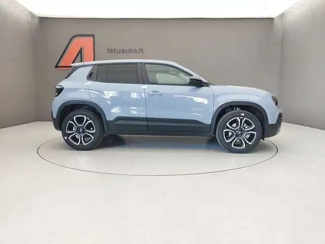 Jeep Avenger view 8