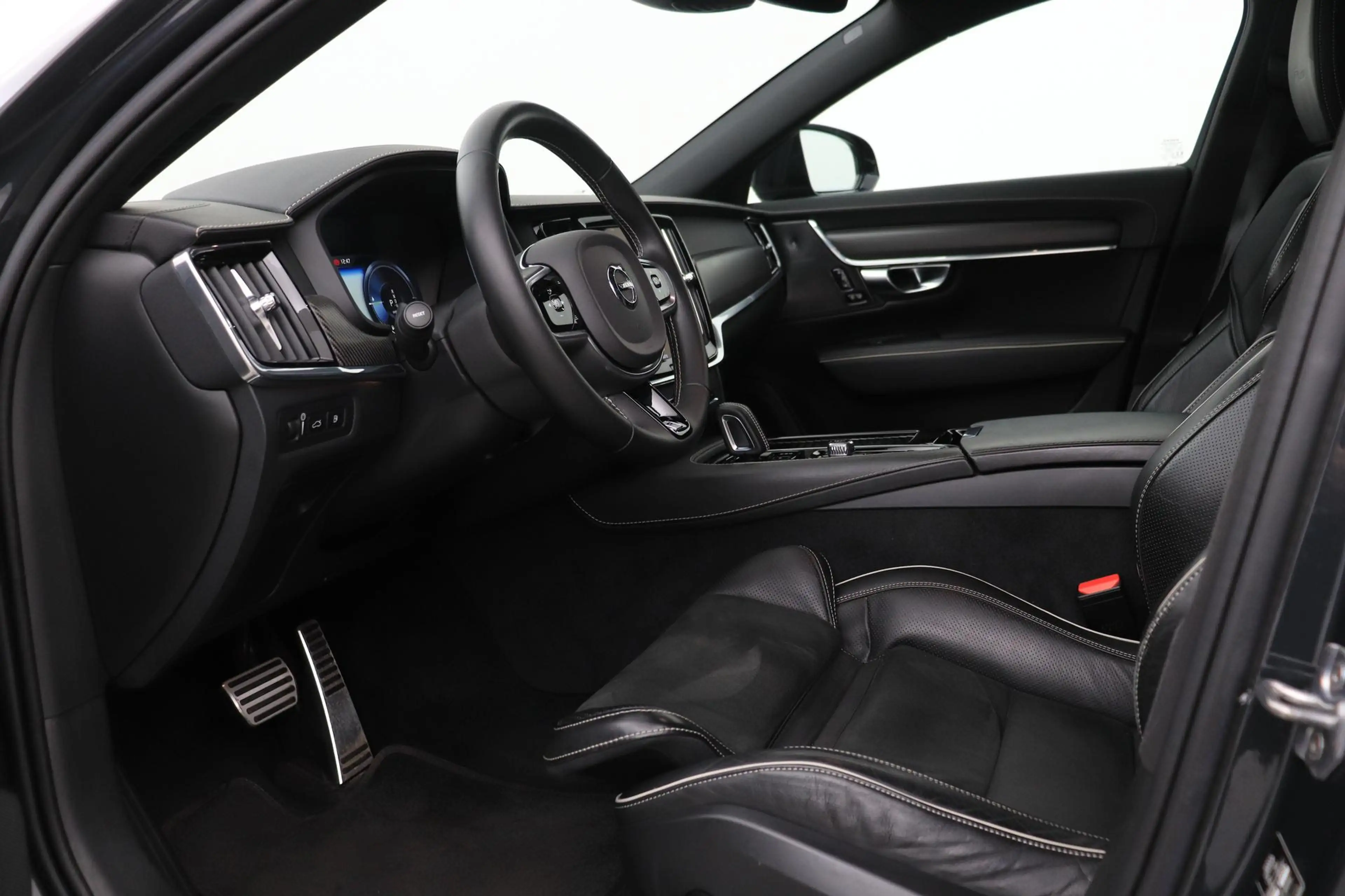 Volvo V90 2.0 T8 AWD R-Design | Luchtvering | Harman/Kardon — photo 3