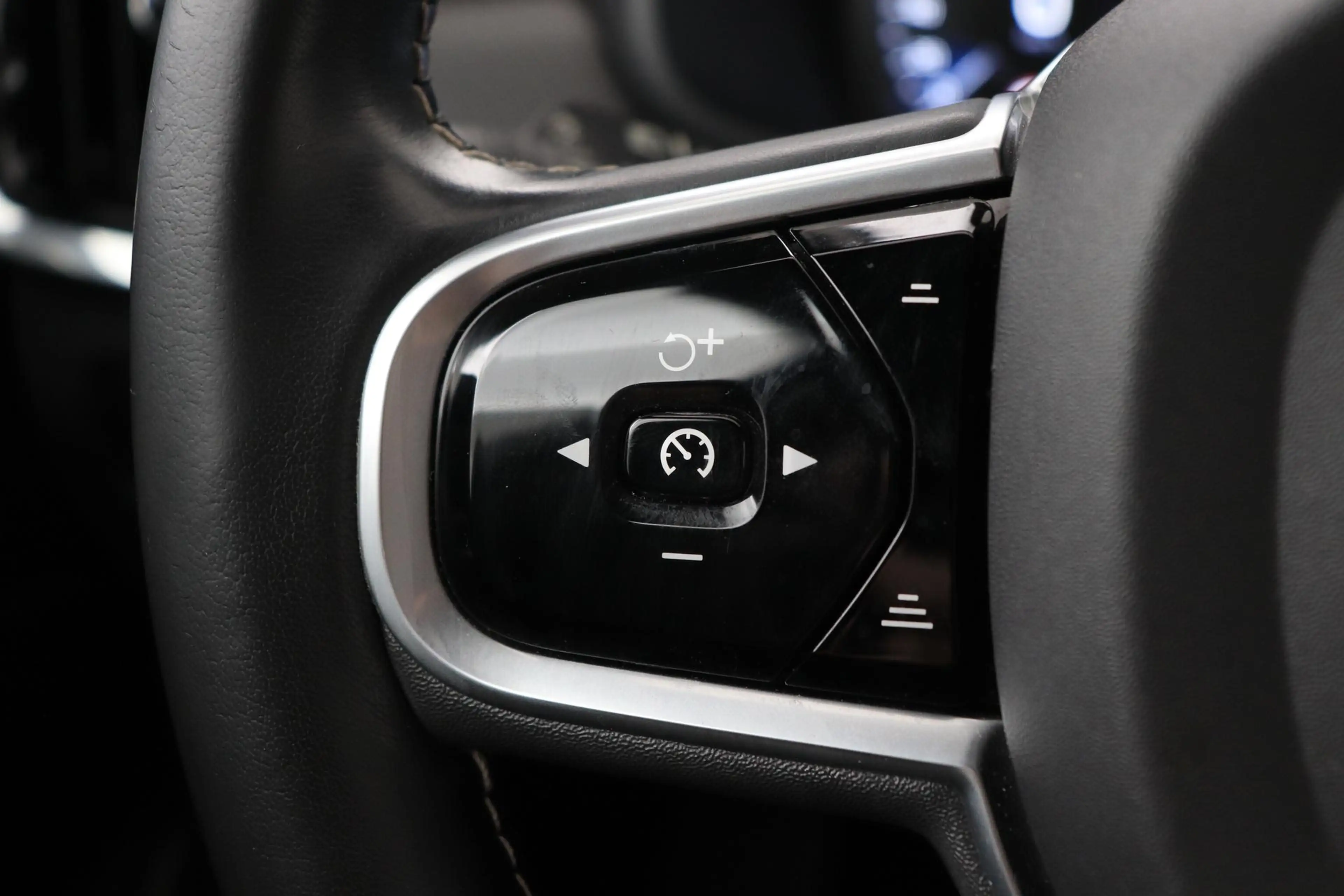 Volvo V90 2.0 T8 AWD R-Design | Luchtvering | Harman/Kardon — photo 38