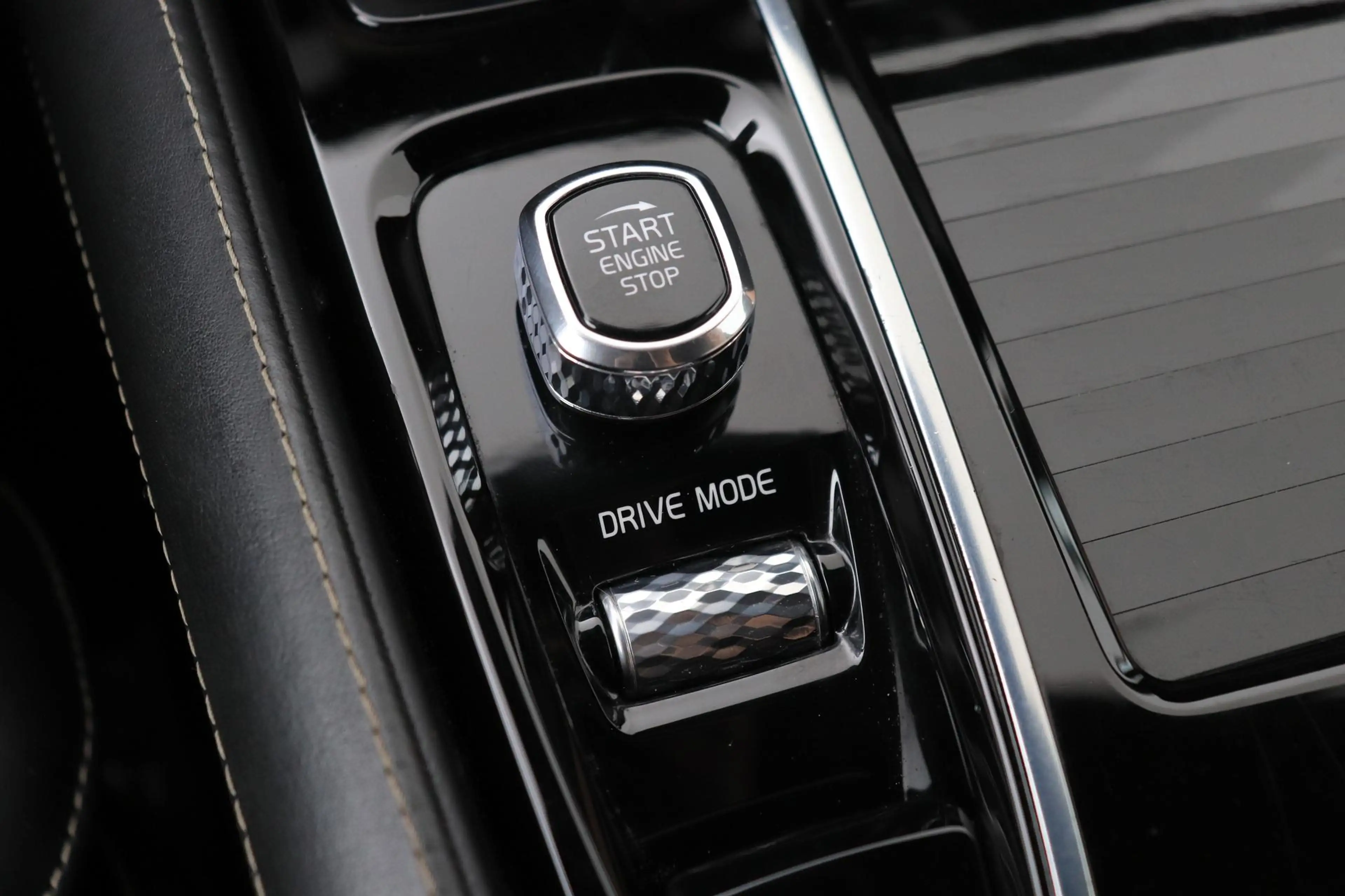 Volvo V90 2.0 T8 AWD R-Design | Luchtvering | Harman/Kardon — photo 35