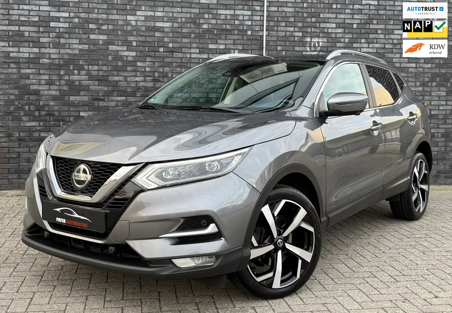 Nissan Qashqai 1.3 DIG-T Tekna + 159pk|Panorama|1500kg trekgewich Grijs - 1