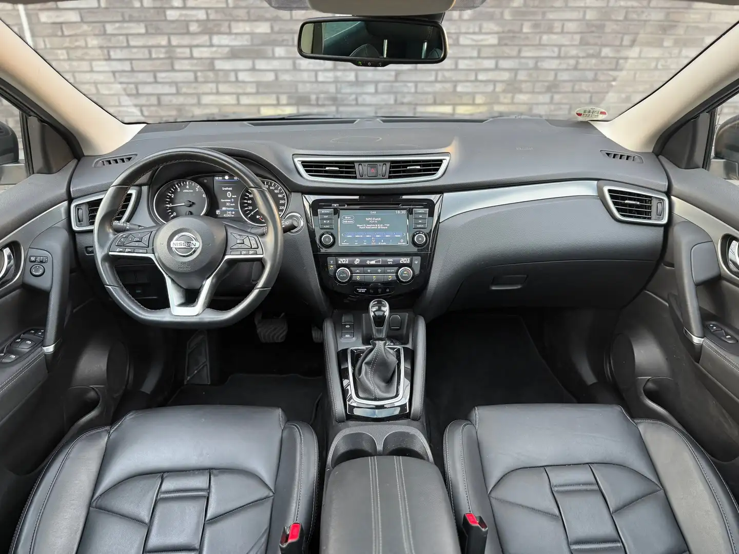 Nissan Qashqai 1.3 DIG-T Tekna + 159pk|Panorama|1500kg trekgewich Grijs - 2