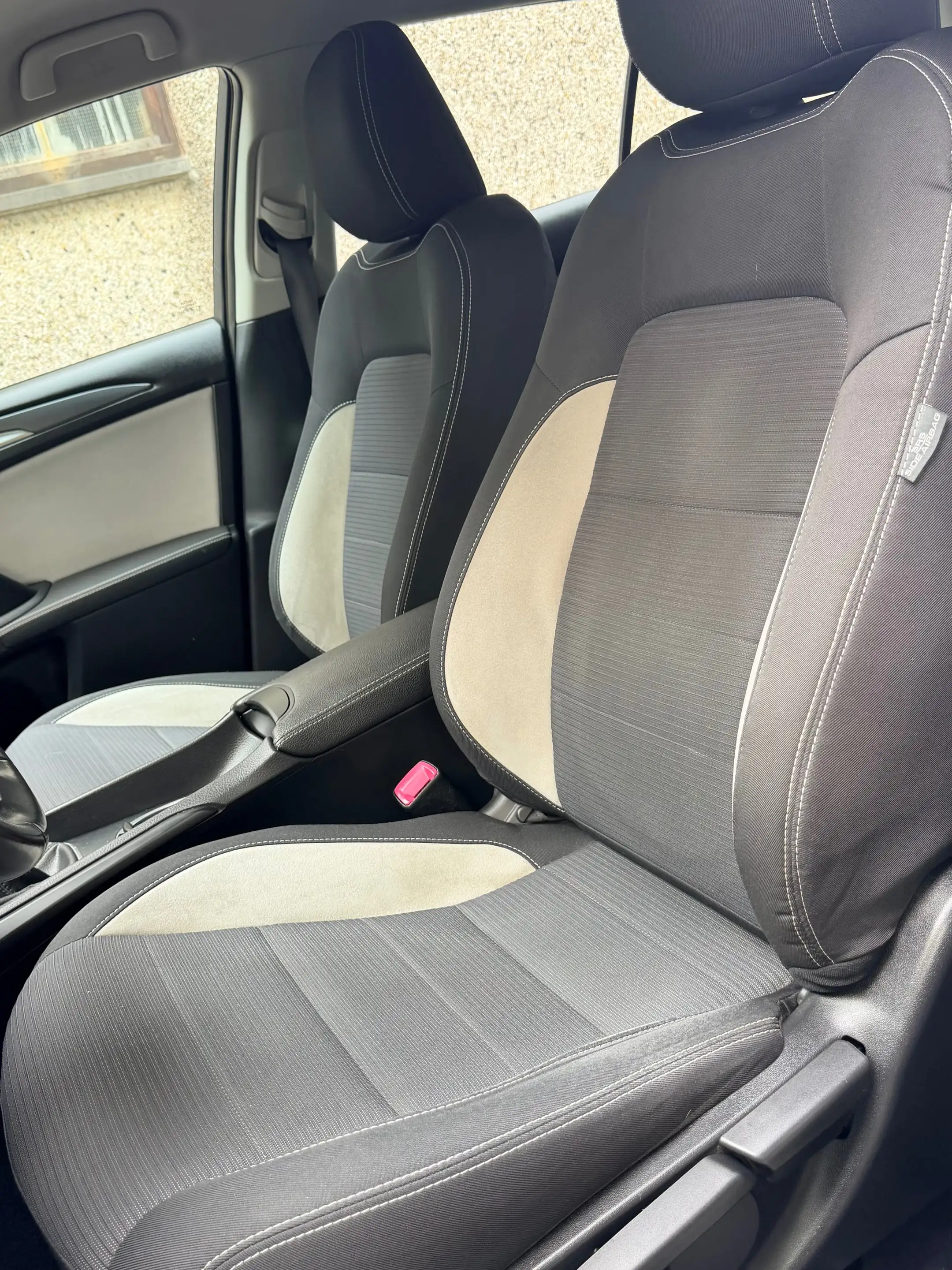 Toyota Avensis SW 1.6i Dynamic // CAMERA GPS BLUETOOTH // 1ère MAIN Full Historique — photo 13