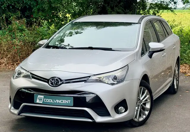 Toyota Avensis SW 1.6i Dynamic // CAMERA GPS BLUETOOTH // 1ère MAIN Full Historique