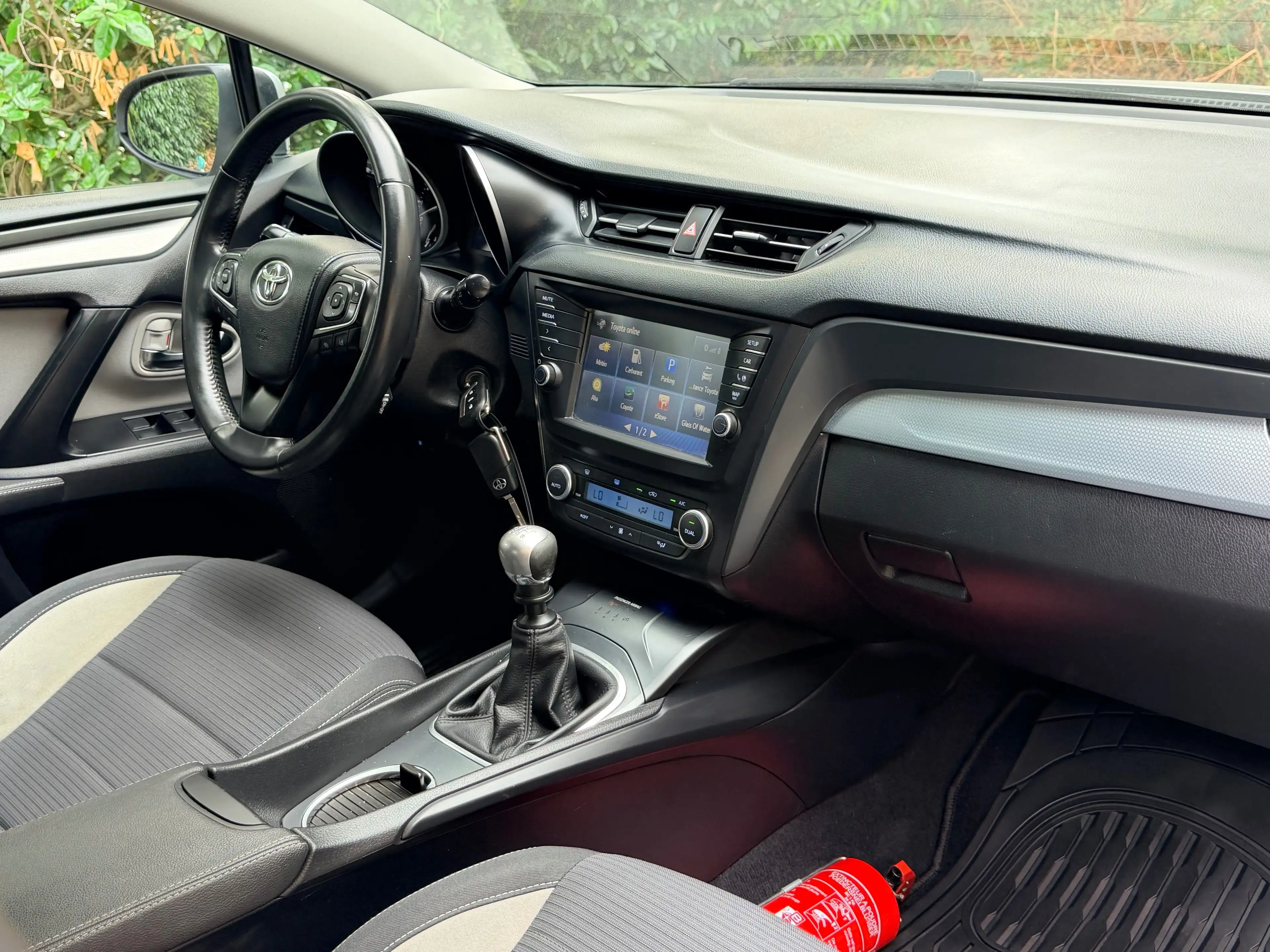 Toyota Avensis SW 1.6i Dynamic // CAMERA GPS BLUETOOTH // 1ère MAIN Full Historique — photo 15