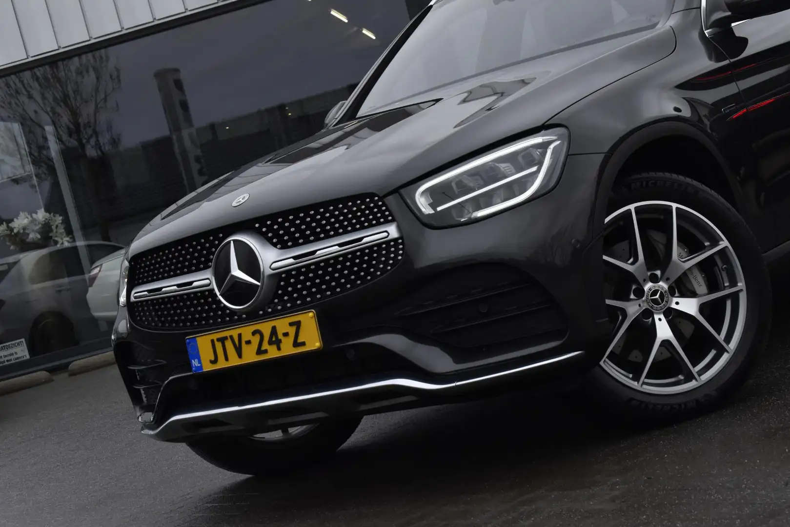 Mercedes-Benz GLC 300 300e 4MATIC AMG Memory-Camera-carplay Grau - 2