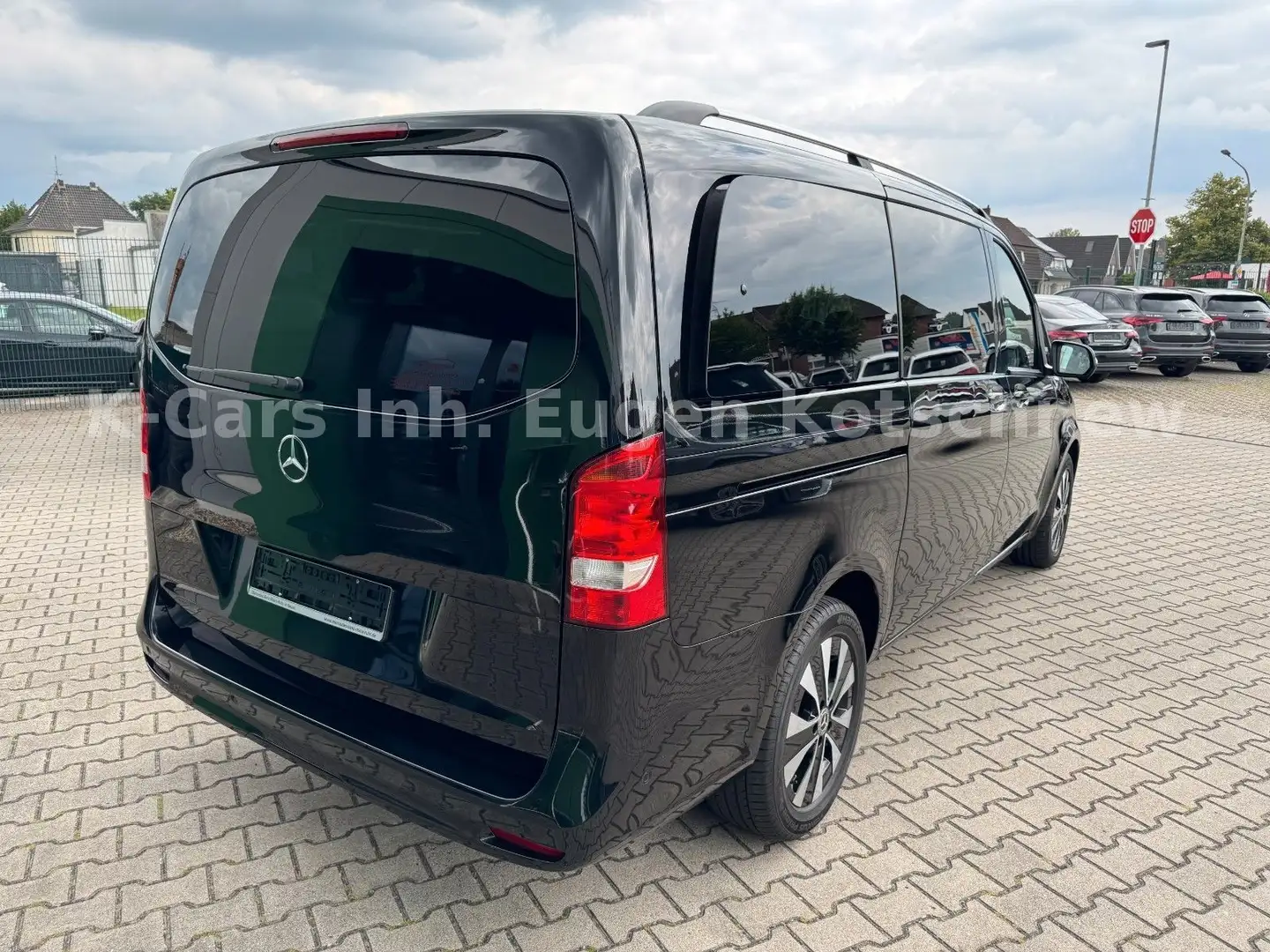 Mercedes-Benz V 220 d lang Kamera*Leder-KomfortSitze*8-Sitzer Schwarz - 2