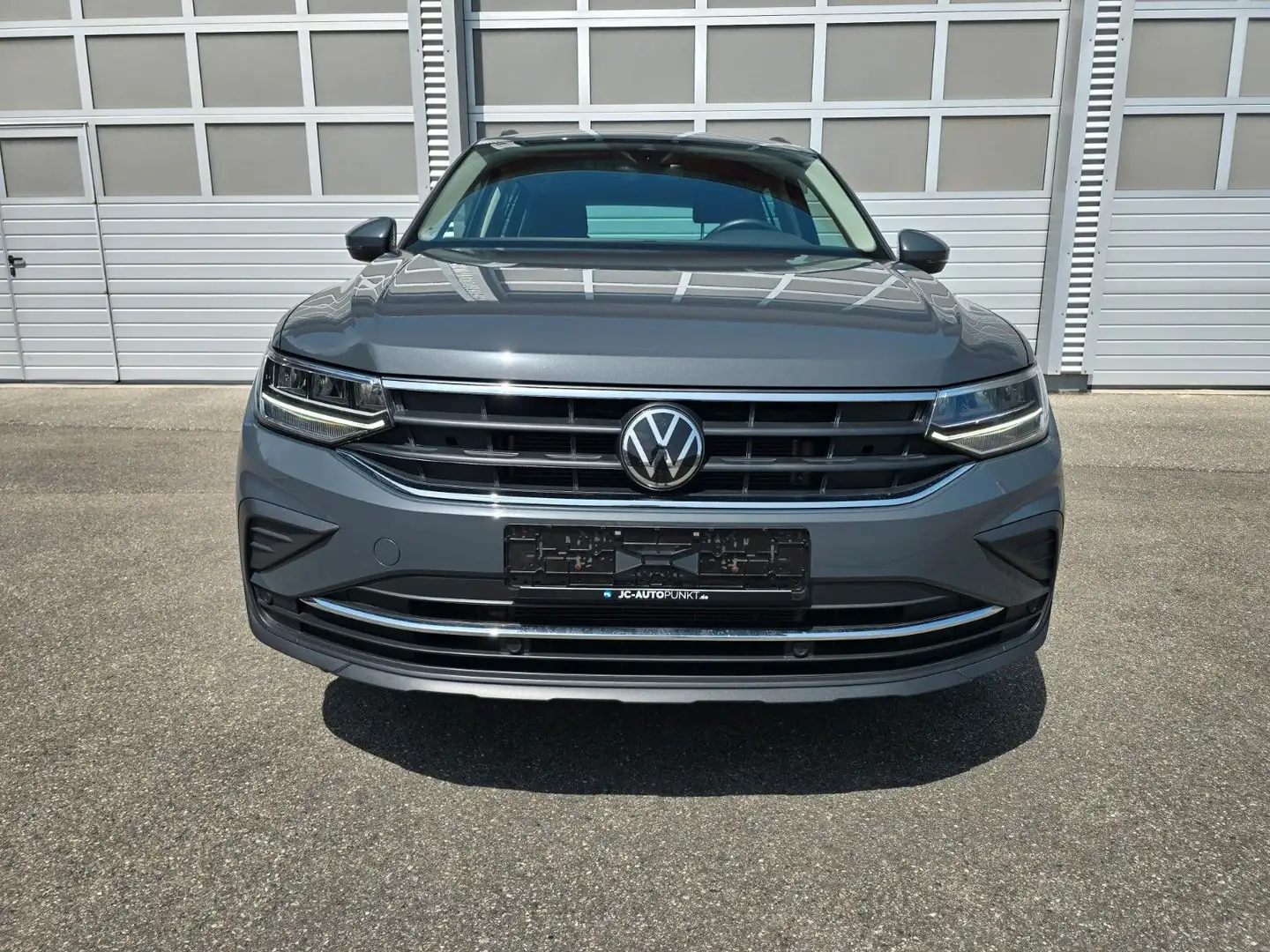 Volkswagen Tiguan Life, DSG, ACC,LED, 5J. Garantie Grau - 2