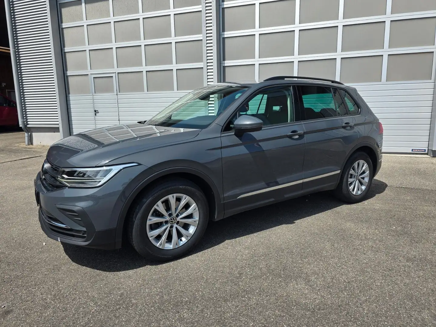 Volkswagen Tiguan Life, DSG, ACC,LED, 5J. Garantie Grau - 1