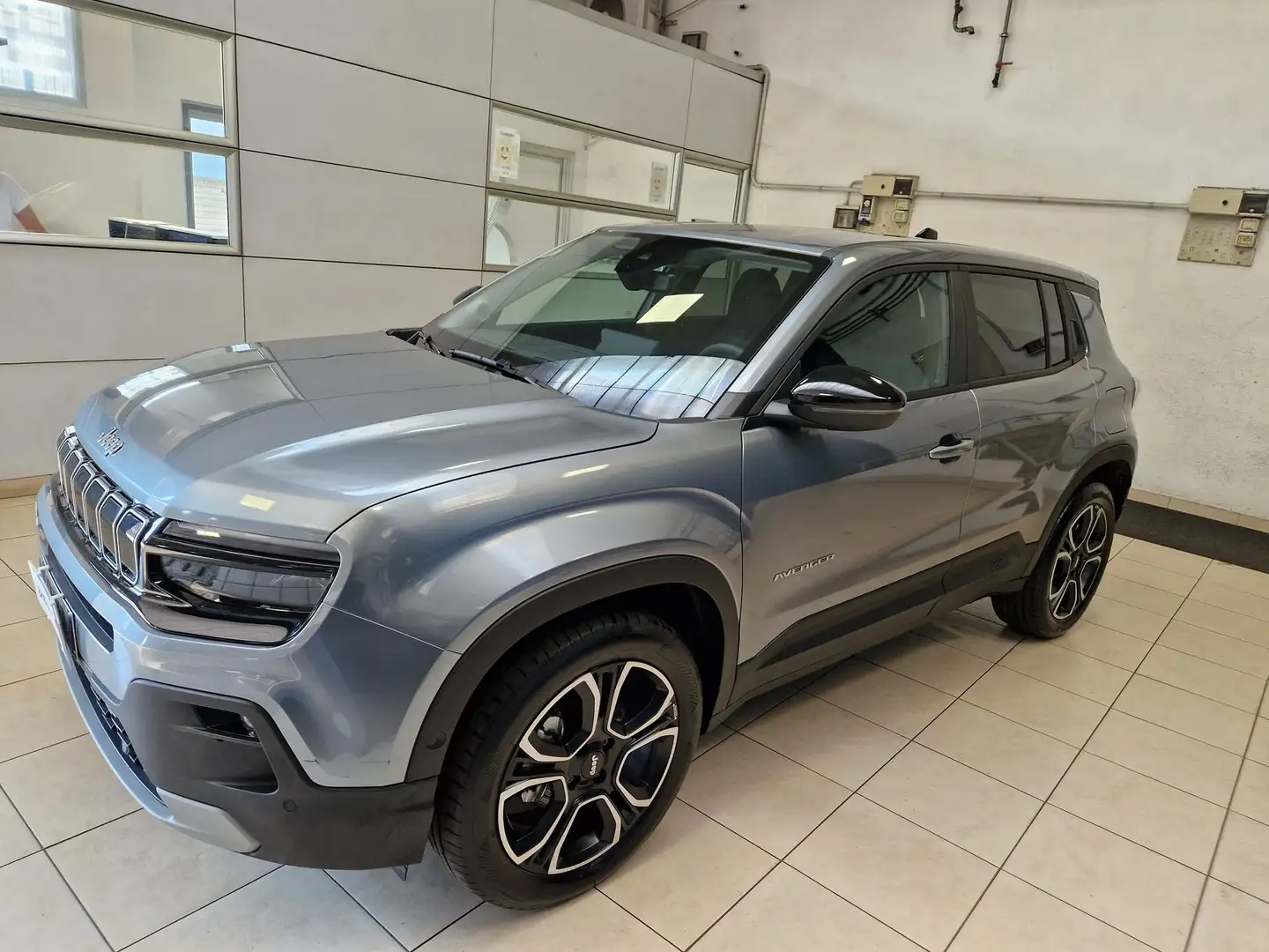 Jeep Avenger Avenger 1.2 Turbo 100 CV Summit Grijs - 2