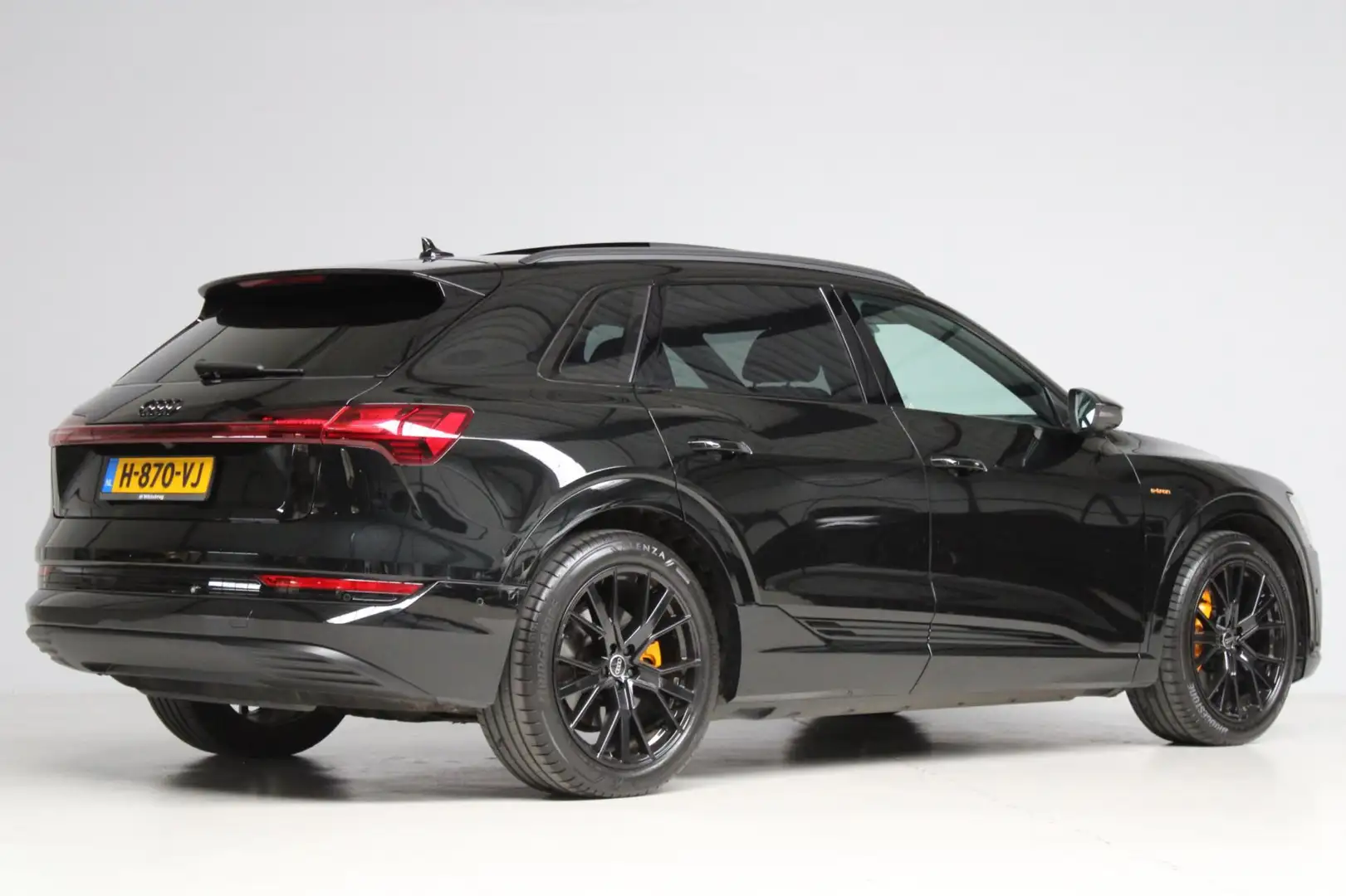 Audi e-tron E-tron 55 Quattro | B&O | head-up | softclose | 36 Zwart - 2