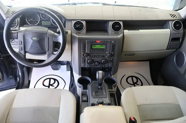 Land Rover Discovery view 8
