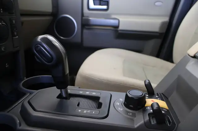 Land Rover Discovery view 18