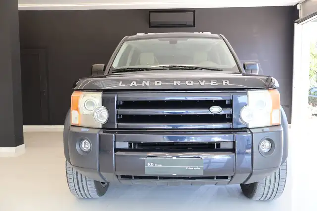 Land Rover Discovery view 2