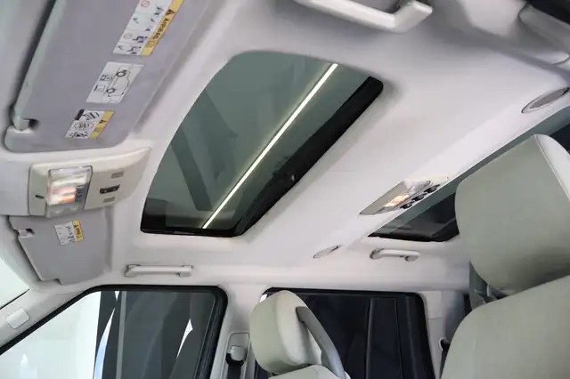 Land Rover Discovery view 14