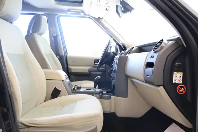 Land Rover Discovery view 12
