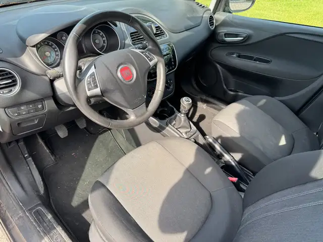Fiat Punto Evo view 12