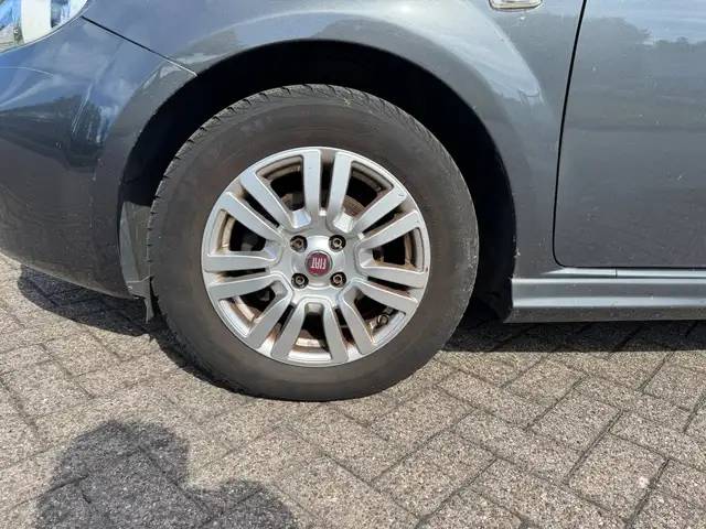 Fiat Punto Evo view 11