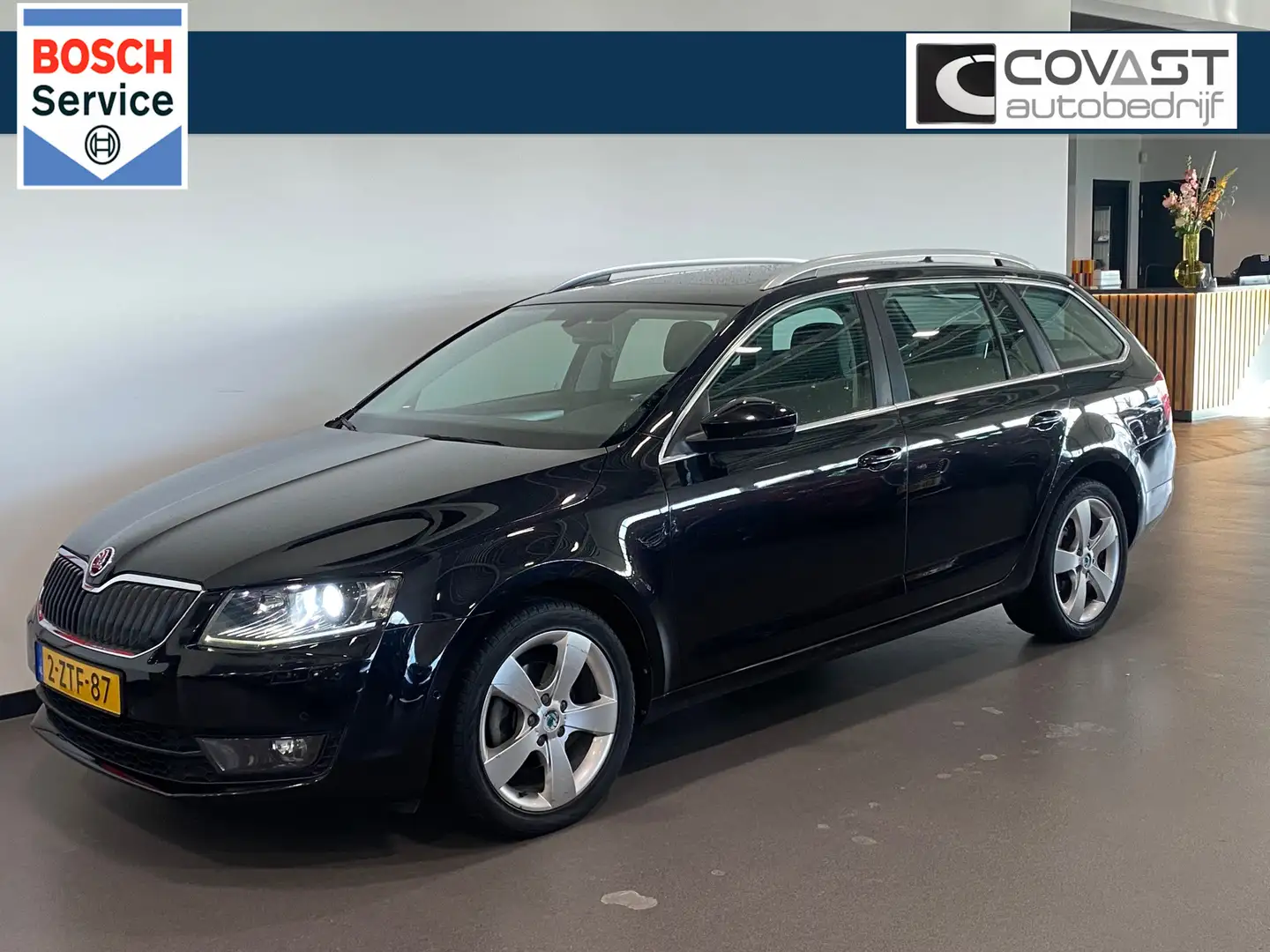 Skoda Octavia Combi 1.4 TSI Elegance Panodak|Dealer-onderhouden| Zwart - 1