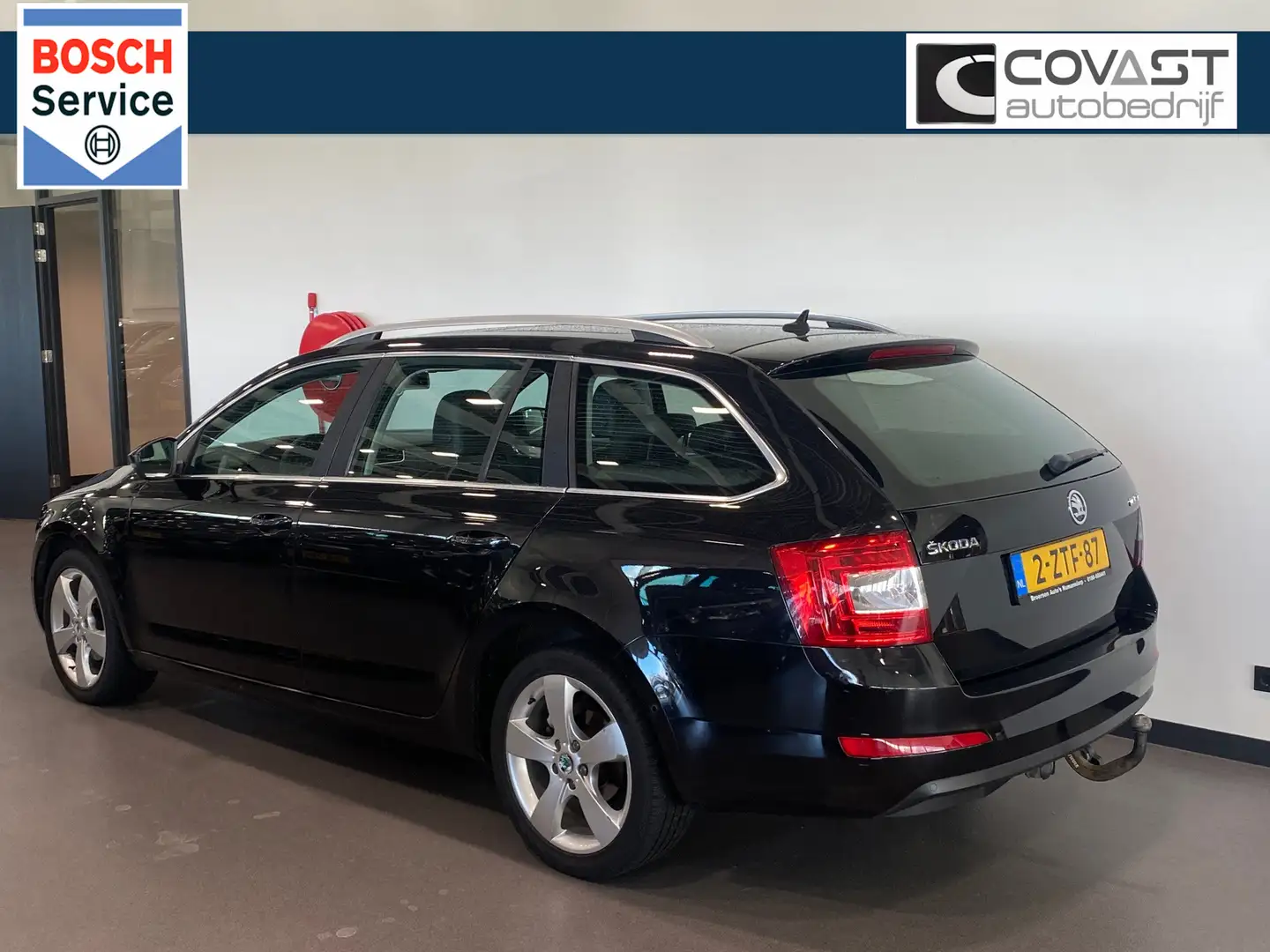 Skoda Octavia Combi 1.4 TSI Elegance Panodak|Dealer-onderhouden| Zwart - 2