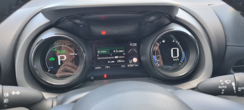 Toyota Yaris Yaris 1,5 VVT-i Hybrid Style — photo 8