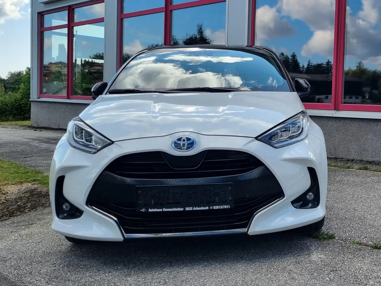 Toyota Yaris Yaris 1,5 VVT-i Hybrid Style Weiß - 2