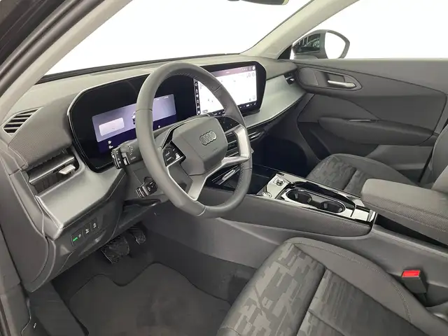 Audi Q3 view 8