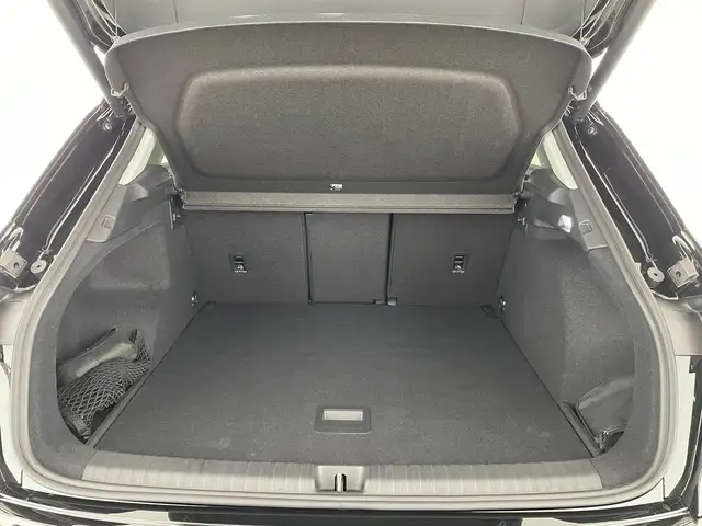 Audi Q3 view 7