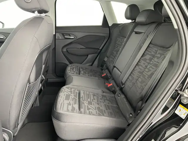 Audi Q3 view 11
