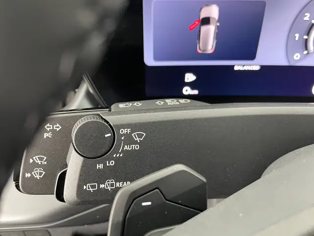 Audi Q3 view 14
