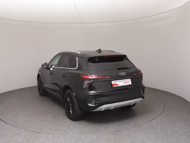 Audi Q3 view 5