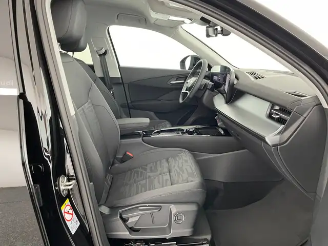 Audi Q3 view 10