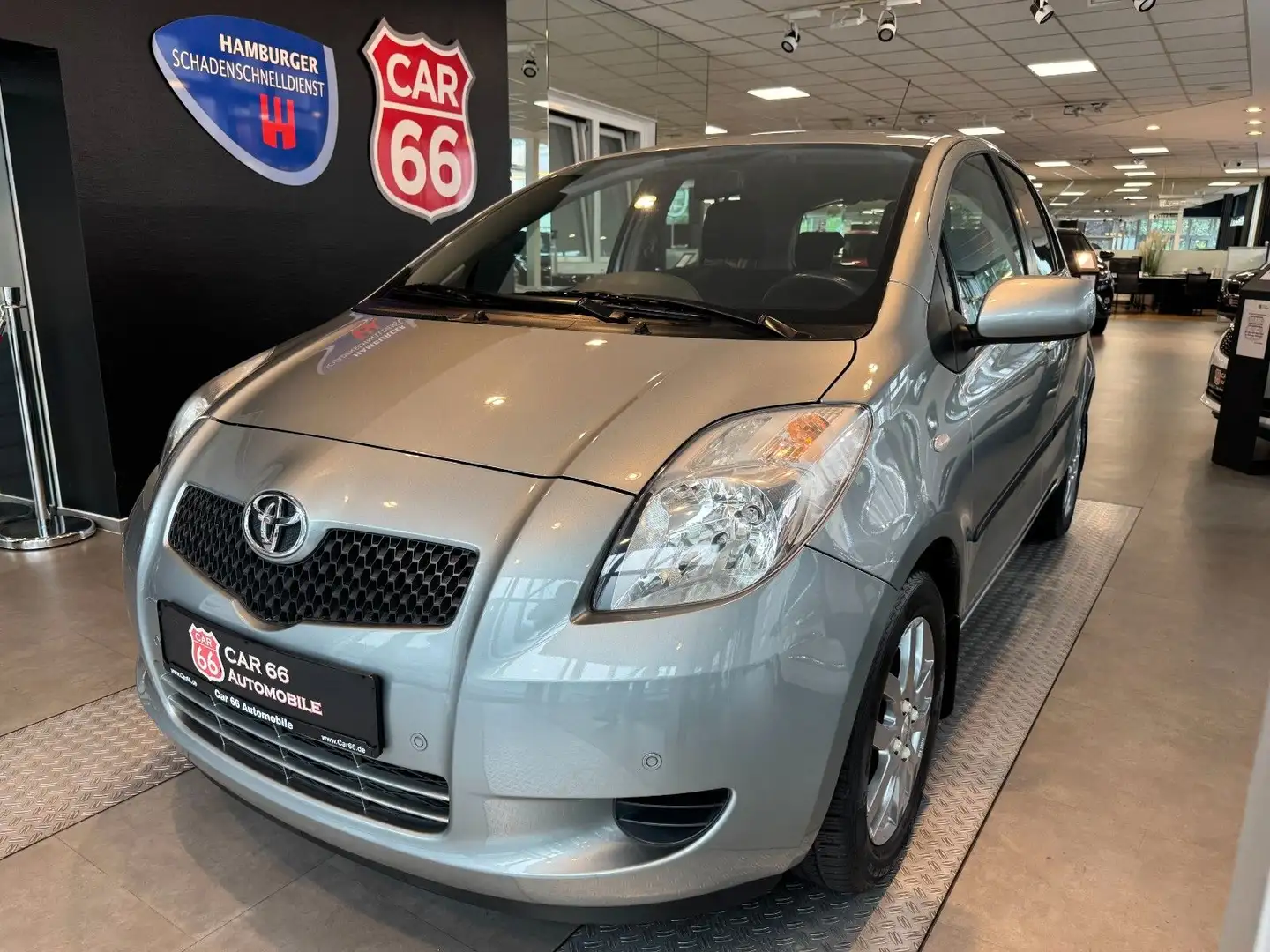 Toyota Yaris Sol / AUTOMATIK Silber - 1