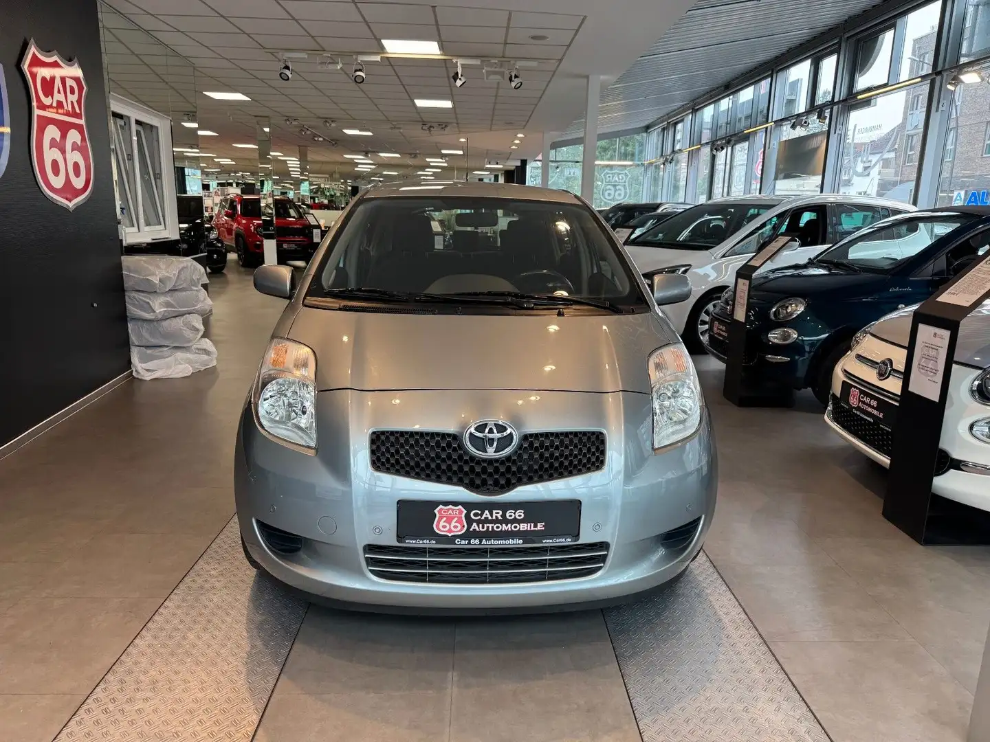Toyota Yaris Sol / AUTOMATIK Silber - 2
