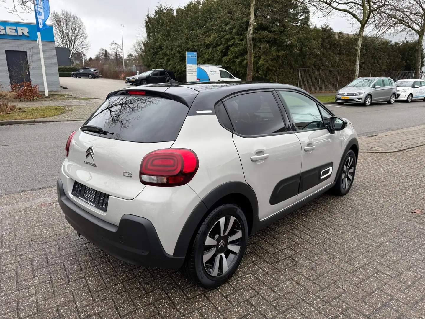 Citroen C3 1.2 PureTech Feel, Facelift, Navi, 12 mnd garantie Beige - 2