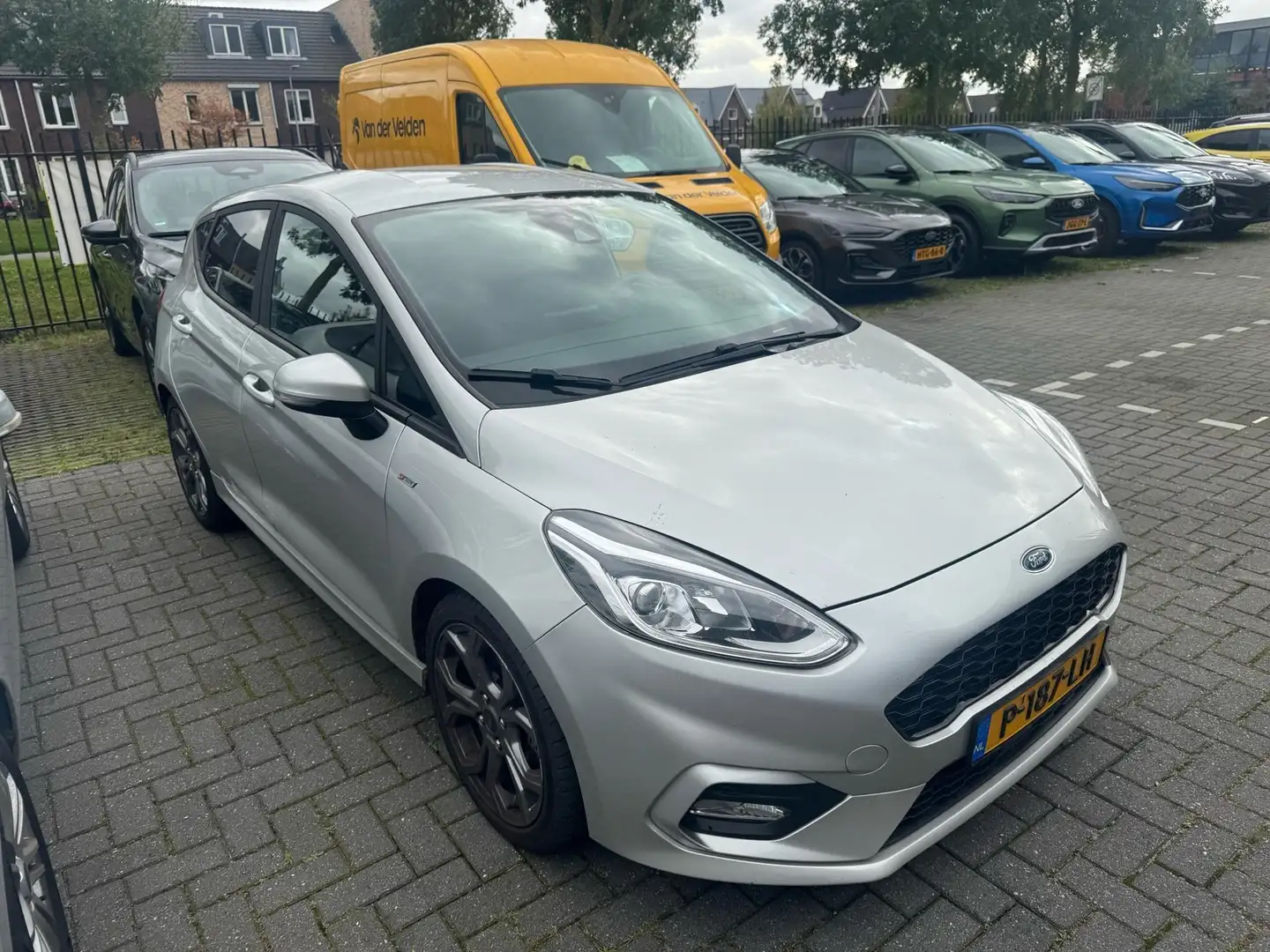 Ford Fiesta 1.0 EcoBoost Hybrid ST-Line X Grijs - 2