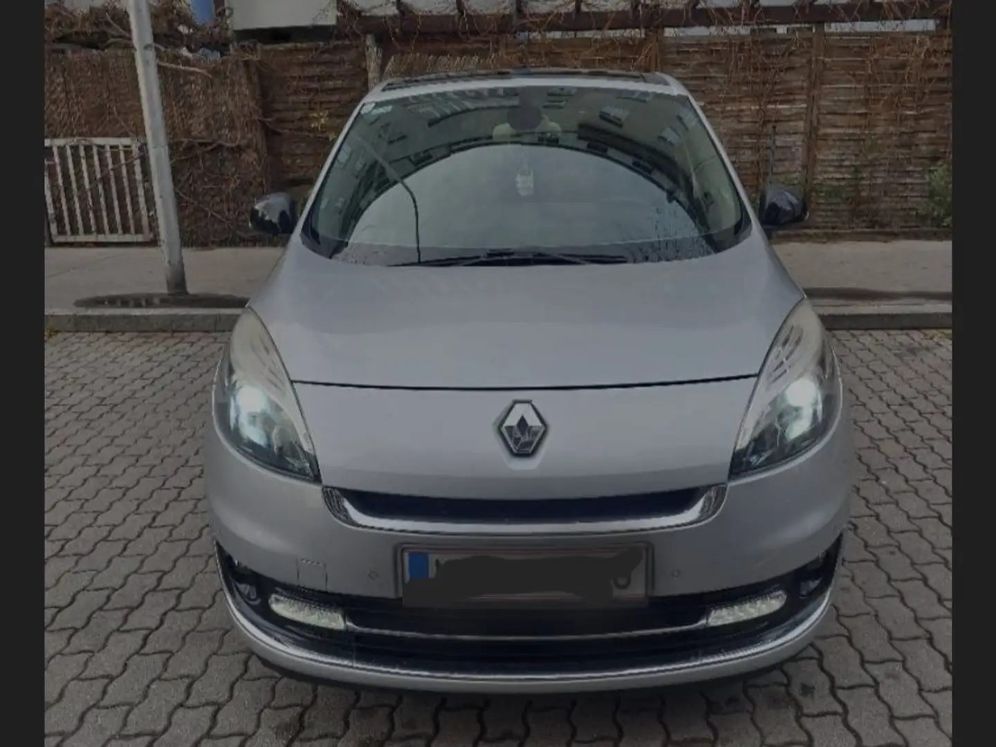 Renault Grand Scenic Scénic Energy dCi 130 Bose Edition, Panorama Silber - 1