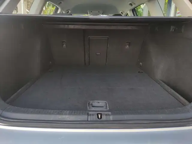 Volkswagen Golf view 8