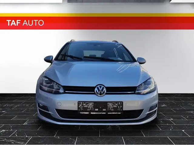 Volkswagen Golf view 3