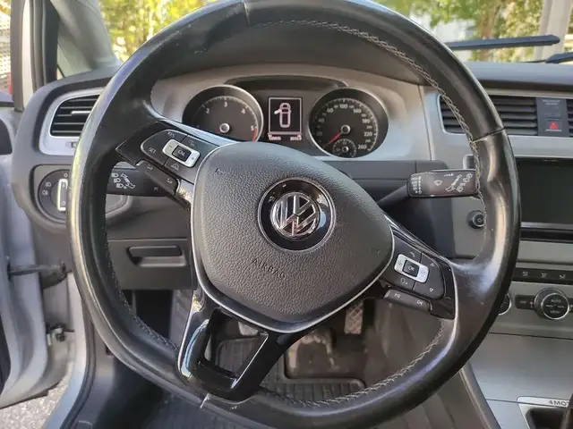 Volkswagen Golf view 13