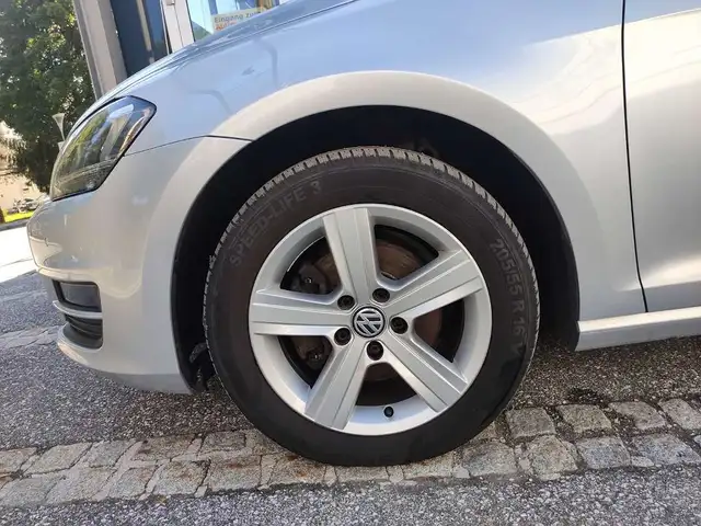 Volkswagen Golf view 5